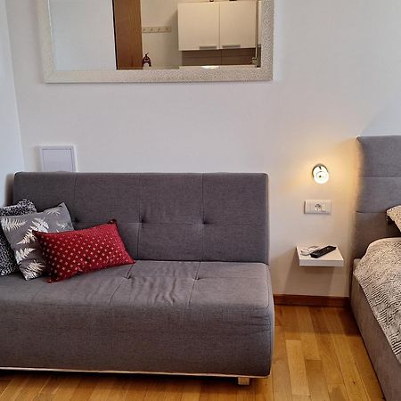Apartment Lea Maria Zara Esterno foto