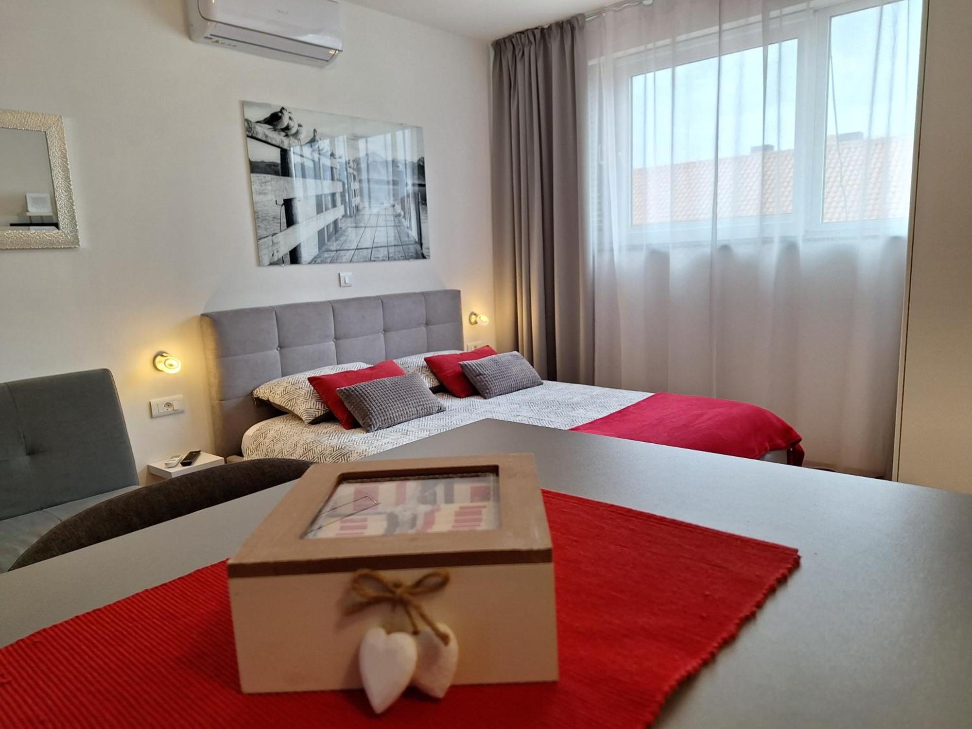 Apartment Lea Maria Zara Esterno foto