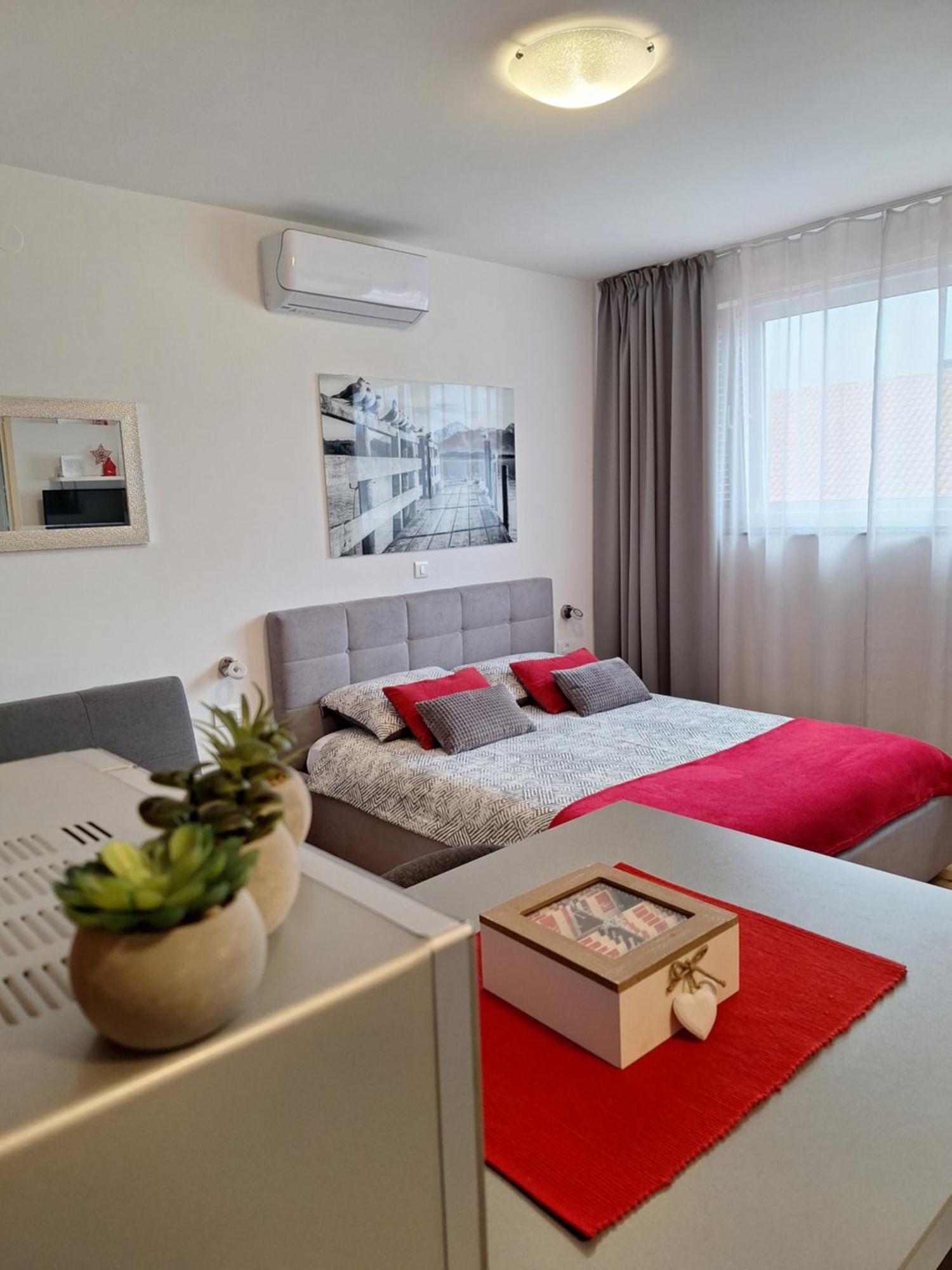 Apartment Lea Maria Zara Esterno foto
